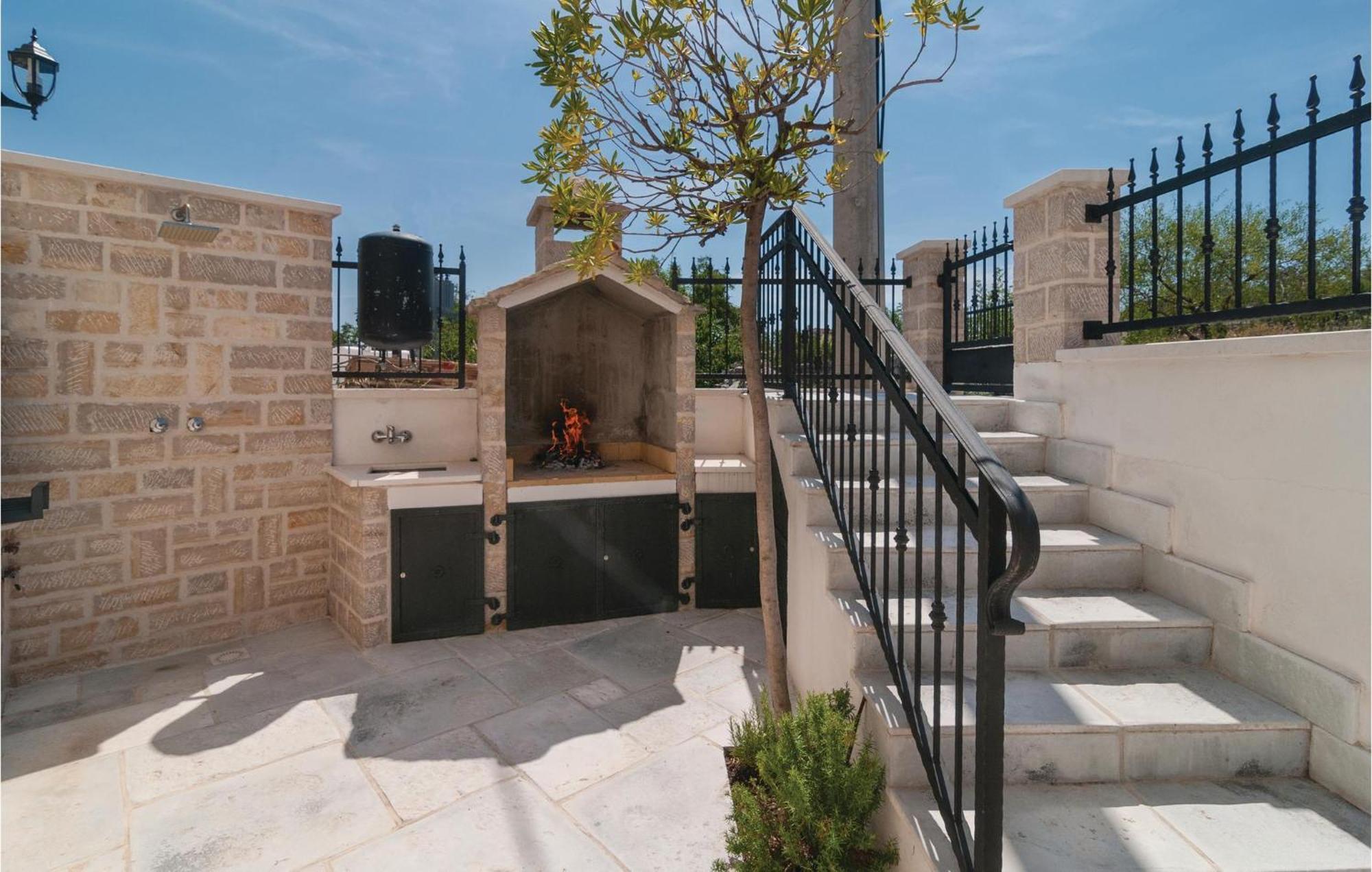 Stunning Home In Primosten With Kitchen エクステリア 写真