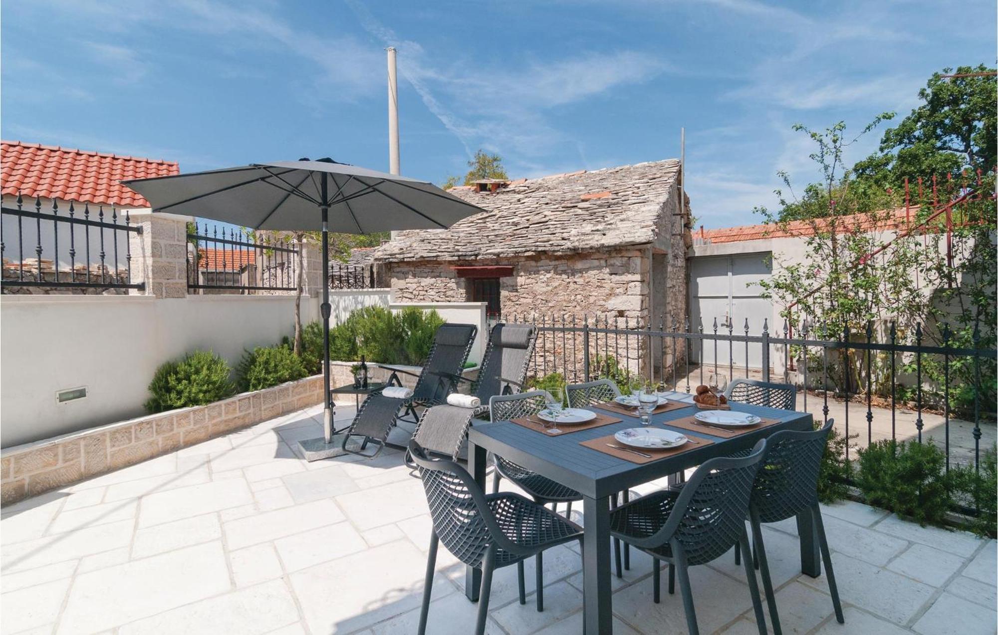 Stunning Home In Primosten With Kitchen エクステリア 写真
