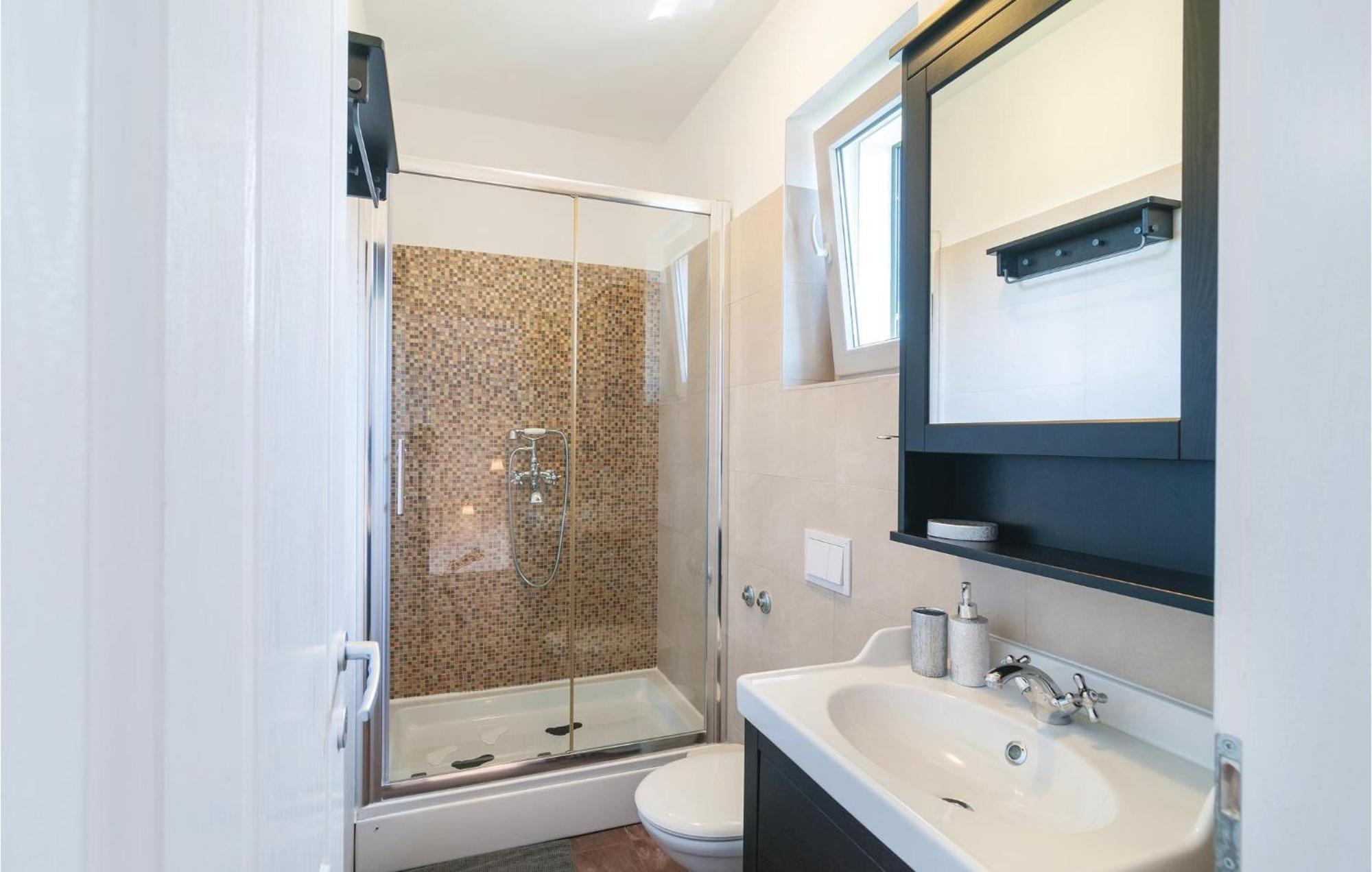 Stunning Home In Primosten With Kitchen エクステリア 写真